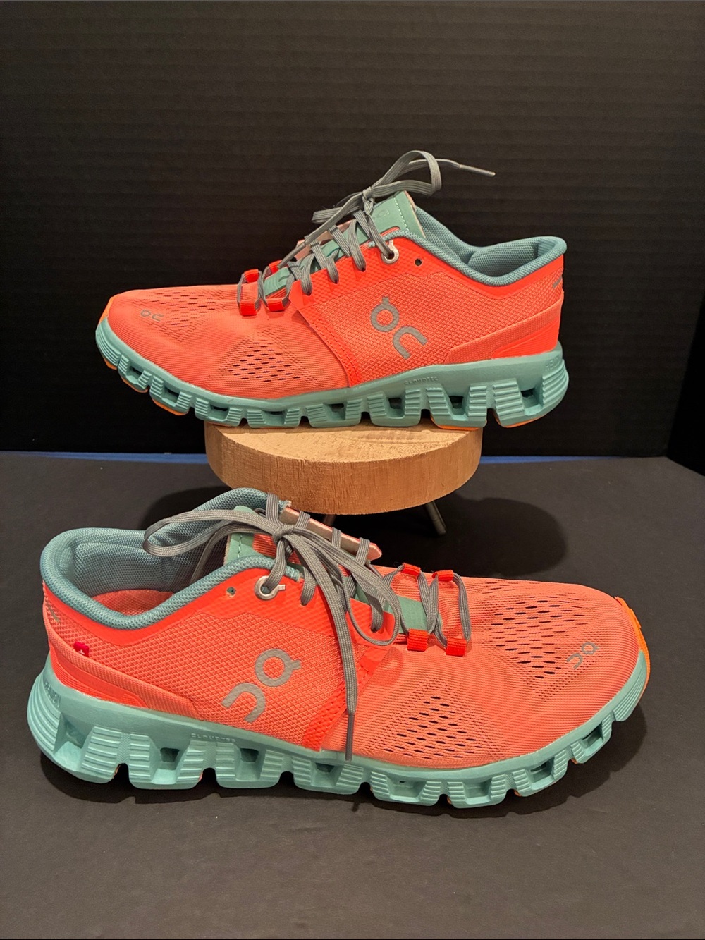 On Running Women’s Coral and Teal Cloud Sneakers Size 8